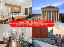 Luxury 3BR Rooftop Retreat , Walk to MET and Metro! Free Parking