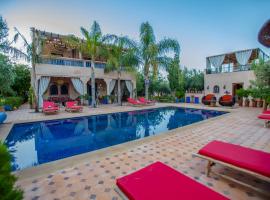 Domaine avec gouvernante 5 chambres, piscine, hamam et ferme pédagogique sur un hectare, khách sạn ở Had Abdallah Rhiat