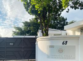 63 Lodging Villa, hotel em Rustenburg