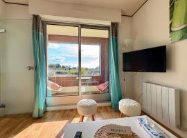 Studio cosy avec balcon，位于巴尼奥勒德日洛恩的酒店