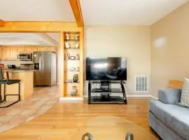 Welcome to Your Serene Waterfront Getaway!