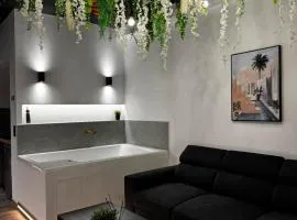 Botanica Noir Jacuzzi Valaoritou