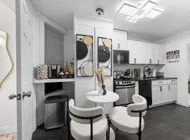 LuXE & TREnDY 2BR 1BA Heart of Lower Manhattan 30 Day Minimum
