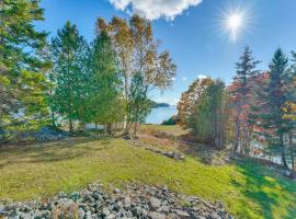 Penobscot Bay Hideaway! Coras Cove Cabin, hotel en South Brooksville