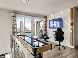 Luxury 5BR w Game Room Pool Golf 6MI to Disney