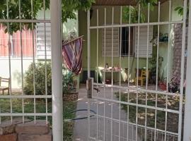 CASA Amplia y luminosa cerca del Paseo de la Costa، فندق في نيوكين