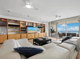 Stylish 3BR with Bay Views Beach Access, hotel u gradu 'Longboat Key'