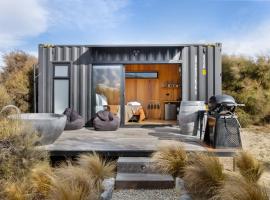 Luxury Container and Cabin with Outdoor Bath, camping de lujo en Wanaka