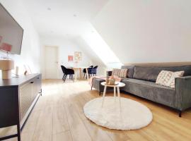 Große 52 qm Wohnung, 24-Std Check-In, Parkplatz, Familien- Geschäfts- Monteurwohnung, 5 Personen, 2 Schlafzimmer u Wohnzimmer, WLAN,, Hotel in Bad Salzuflen