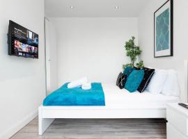 Four Bedroom House - Parking - Garden - Netflix 22C, מלון בברמינגהאם