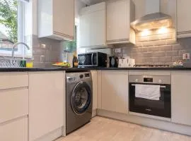 Four Bedroom House - Parking - Garden - Netflix 22C