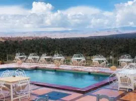 Hotel Kasbah Ennakhile - Authentic Stay in Nkob