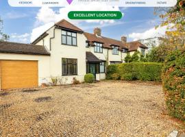 Meadow House with Driveway Parking, Spacious Garden, Fast Wifi and Smart TVs by Yoko Property, hotel v destinaci Maidenhead