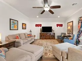 Chic 4BR Retreat Near Downtown