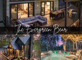 Mountain Lux Lodge Views Hot Tub & Firepits, hotel v destinaci Blue Ridge