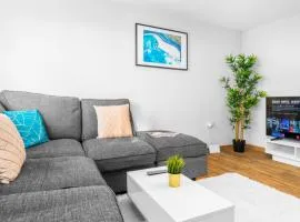 Two Bed Apartment - Two Parking Spaces - Stourbridge 1cSt