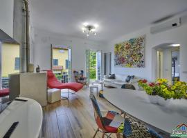 Casa Giuditta with Air Conditioning and Pool, ξενοδοχείο σε Lierna