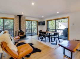 Ski-InandSki-Out Retreat with Sauna in Bear Valley!, hotel a Bear Valley
