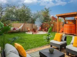 The Hajdu Hide-Away - Cozy, Private House, Hot Tub & Garden, Pet Friendly