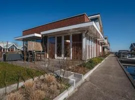 Modern Waterfront Retreat