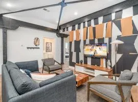 The Saddlery - Mic Drop - Walk to Broadway