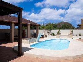 LiCe Garden Aruba, hotel in Paradera