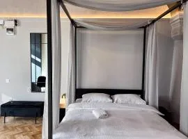 Moonlight City Center Studio-Private Parking, king
