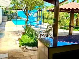 Fantástica Casa a Beira Mar com Piscina Aquecida Cobrado a Parte, Toboágua, Cascata, Hidromassagem, Salão de Jogos com Bilhar e Pebolim, Área Gourmet Coberta com Quiosque e Churrasqueira, 6 Quartos Sendo 4 Suites, 7 Banheiros, Garagem para 6 Carros, Wi-Fi