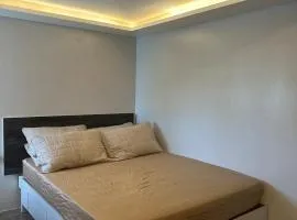 Cozy Modern Apartment Staycation Spot