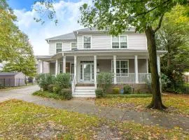 Sojourn Beautiful Family Home with Backyard in Ghent