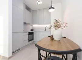 Apartment near Airport - Balcony & Free Parking