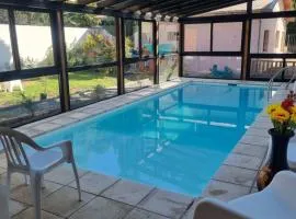 Complejo con piscina Cubierta