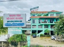 Khách sạn Dòng Sông Xanh