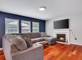 Poconos Retreat Hot Tub Theater EV chrg & more, hotel a Blakeslee