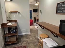 GFU neighborhood and Oregon Wine Country studio、ニューバーグのアパートメント