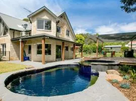 2 Marma Retreat - Peaceful Surrounds with Heated Pool & Spa