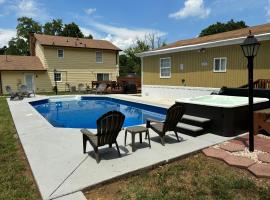 Luxurious Pool and Spa Home with optional Studio Apts, hotel en Durham