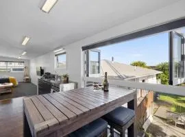 Beach Studio - coastal escape near Fitzroy Beach