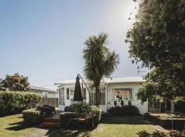 Ropiha Retreat - close to Fitzroy Beach paradise