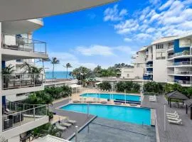 Beachfront Luxury Resort Living