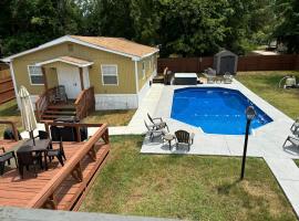 Luxurious 2 Studio Apartment Pool House, hotel a Durham