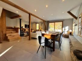 Chalet rénové à Samoëns, proche centre, skis-bus - FR-1-624-186, hotel in Samoëns