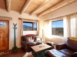 Casa de Alfarero - Hot Tub - EV Charger - Gas Grill - Mountain Views