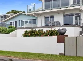 Beachfront Breeze - sea views for days