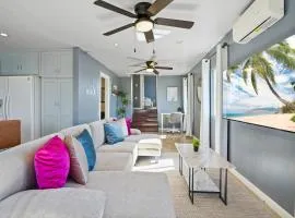 Darling 2 bedroom 1 bathroom Highland Park Home with Jacuzzi and View