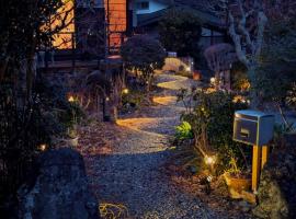 Lantern Cottage Izukogen, hotel in Ito