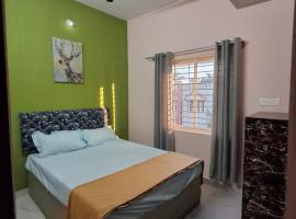 Lotus home stay 2BHK, hotel v destinaci Maisúr