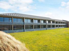 10 person holiday park home in Ulfborg, vila u gradu 'Veders&oslash; Klit'