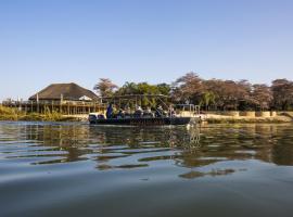 Gondwana Hakusembe River Lodge: Rundu şehrinde bir otoparklı otel