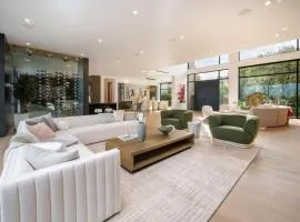 Royal Oaks Ultra-Luxury Resort